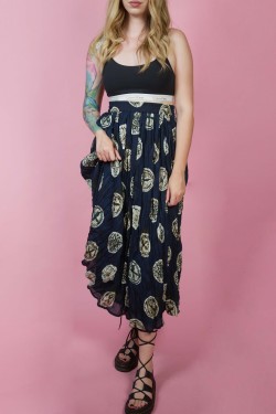 Dlhá vzorovaná vintage sukňa tmavomodrá - M/L