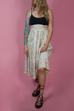 Svetlá vzorovaná vintage sukňa - M