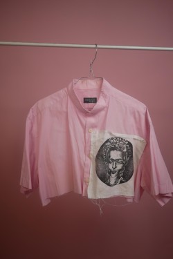 Ružová crop košeľa "Frida Kahlo" - UNI