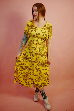 Kvetované žlté vintage šaty - M